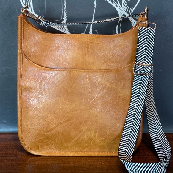 Saddle Brown Versatile Crossbody Shoulder Bag - Picture 9 of 11